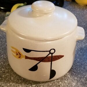 West Bend USA Ceramic Stoneware Kitchen Serving Pot with Lid bacon Grease jar